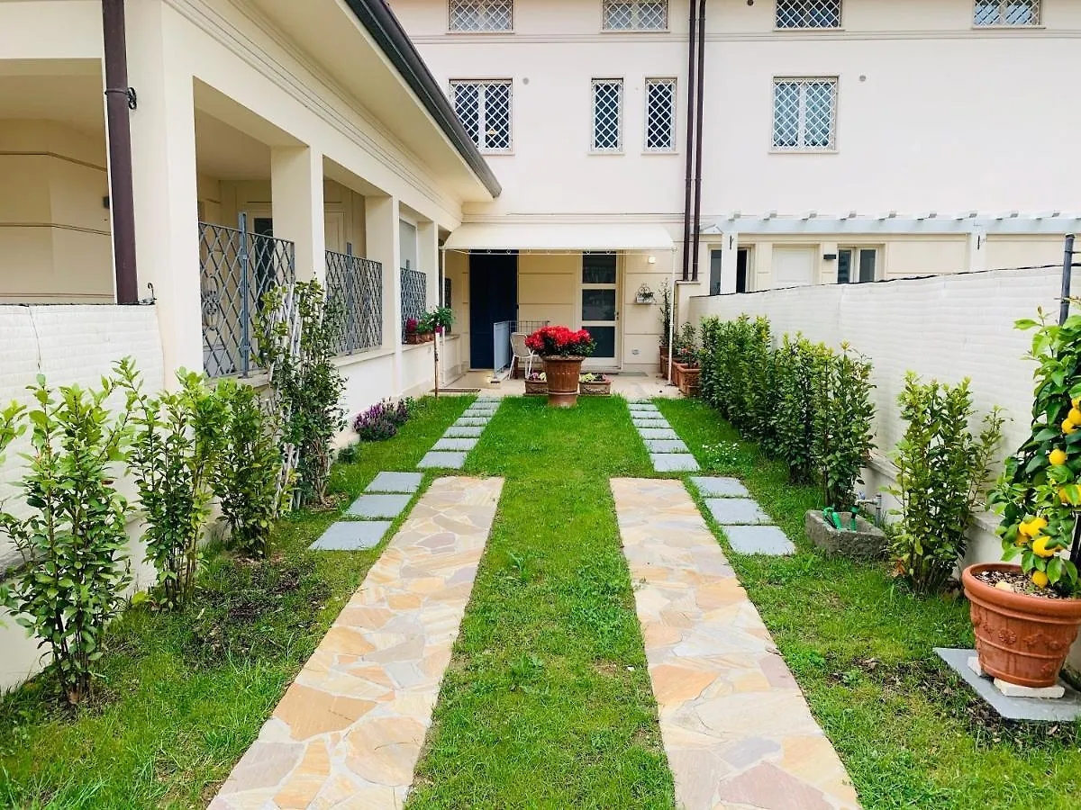 Cb House Holiday Pietrasanta Konukevi